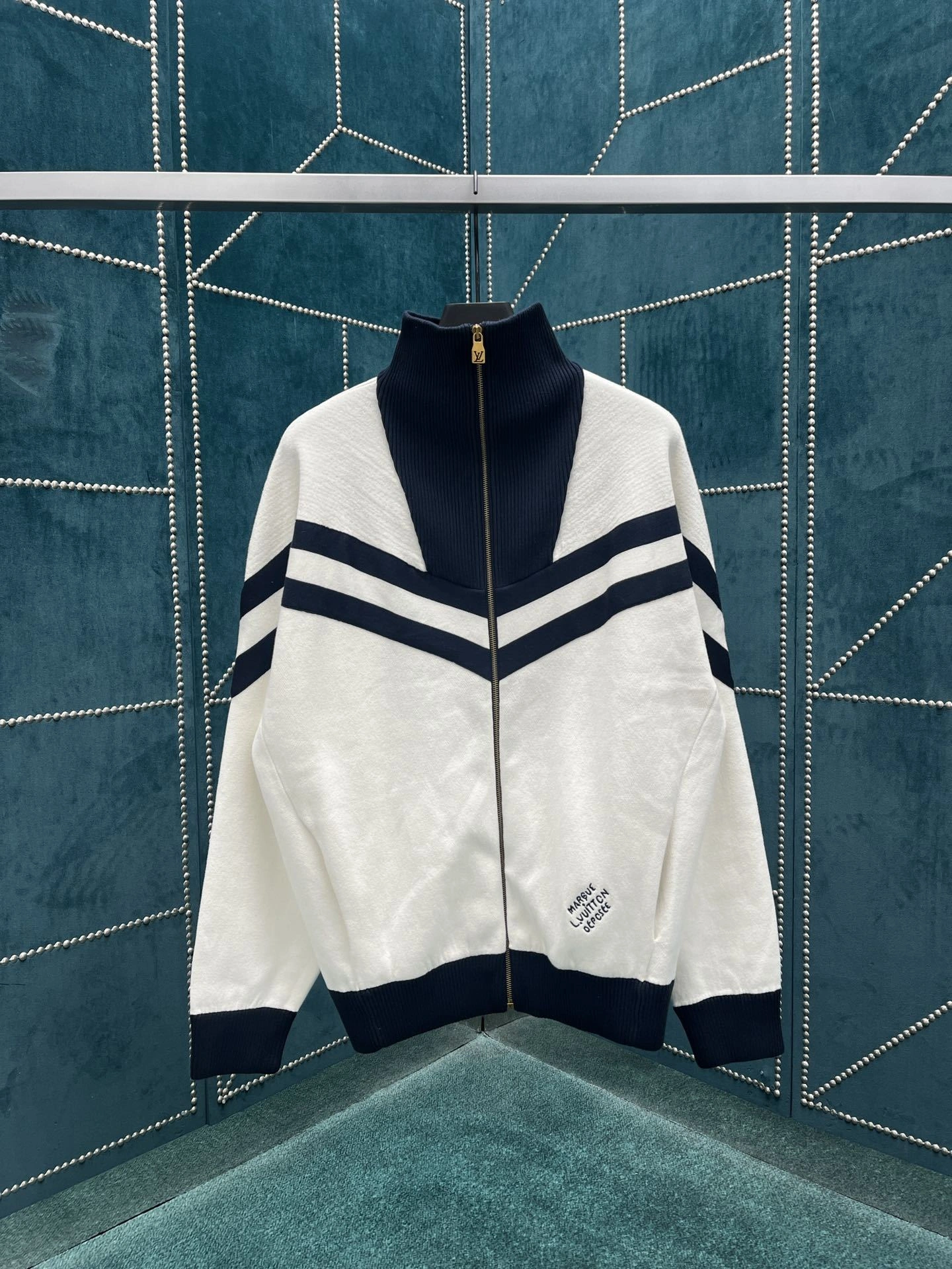 &wg.luxury-- 8V Oversized item:D-F238G1636